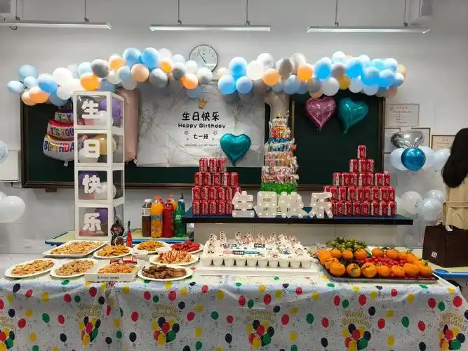 布置生日派对现场